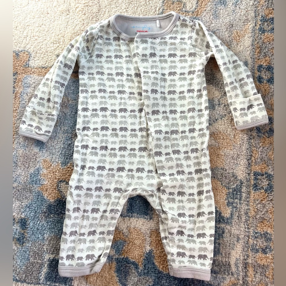 Magnetic me organic cotton one piece, size 0-3month, gray dancing elephants